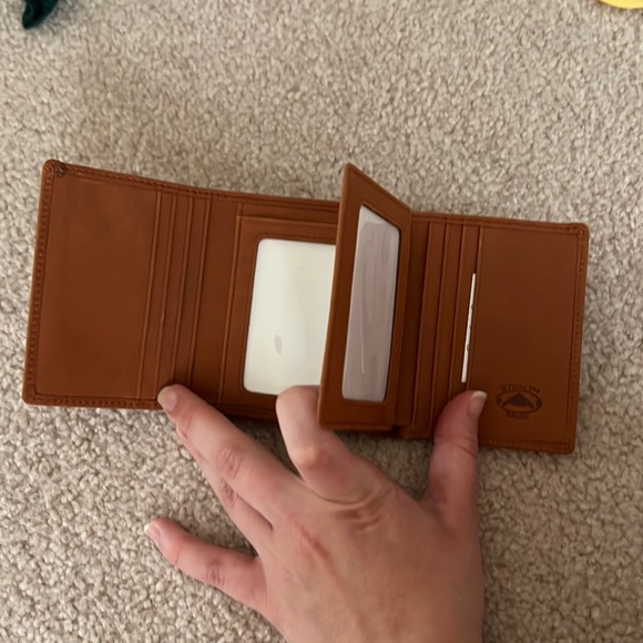 NWOT tealth Mode Leather Trifold RFID Wallet For Men With Flip Out ID Holder - Picture 2 of 8